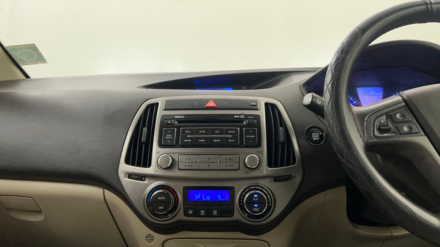 Used 2013 Hyundai i20 Asta 1.2 Petrol Manual interior MUSIC SYSTEM & AC CONTROL VIEW