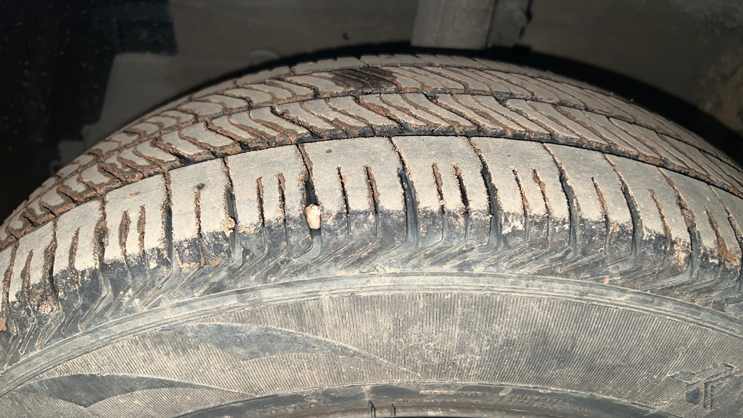 Used 2015 Maruti Suzuki Swift VXi Petrol Manual tyres LEFT FRONT TYRE TREAD VIEW