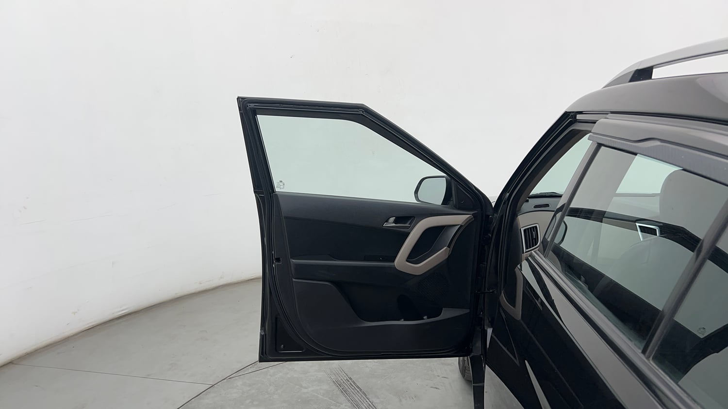 Used 2016 Hyundai Creta 1.6 SX Diesel Manual interior LEFT FRONT DOOR OPEN VIEW