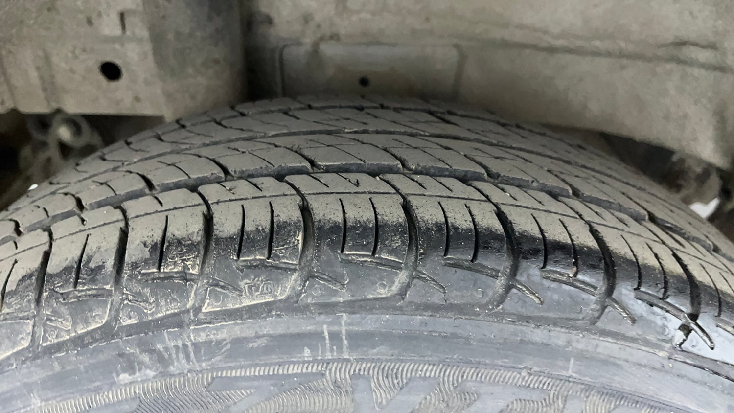 Used 2019 Mahindra KUV100 NXT K8 6 STR Dual Tone Petrol Manual tyres RIGHT REAR TYRE TREAD VIEW