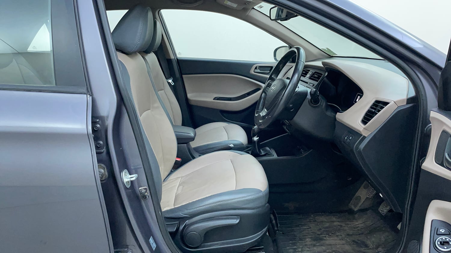 Used 2014 Hyundai Elite i20 Asta 1.2 Petrol Manual interior RIGHT SIDE FRONT DOOR CABIN VIEW