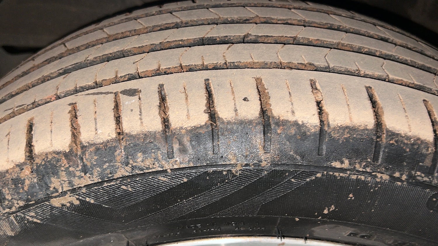 Used 2025 Toyota Glanza V AMT Petrol Automatic tyres LEFT FRONT TYRE TREAD VIEW