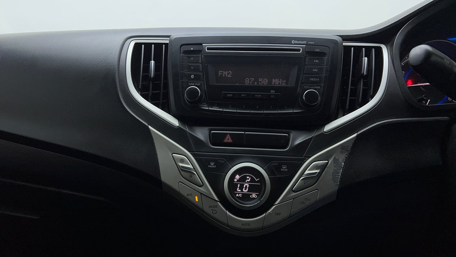 Used 2016 Maruti Suzuki Baleno Delta 1.2 Petrol Manual interior MUSIC SYSTEM & AC CONTROL VIEW