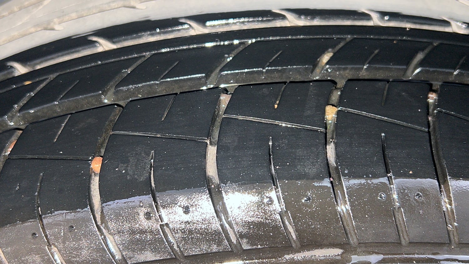 Used 2022 Skoda Kushaq Style 1.0L TSI AT Petrol Automatic tyres LEFT REAR TYRE TREAD VIEW