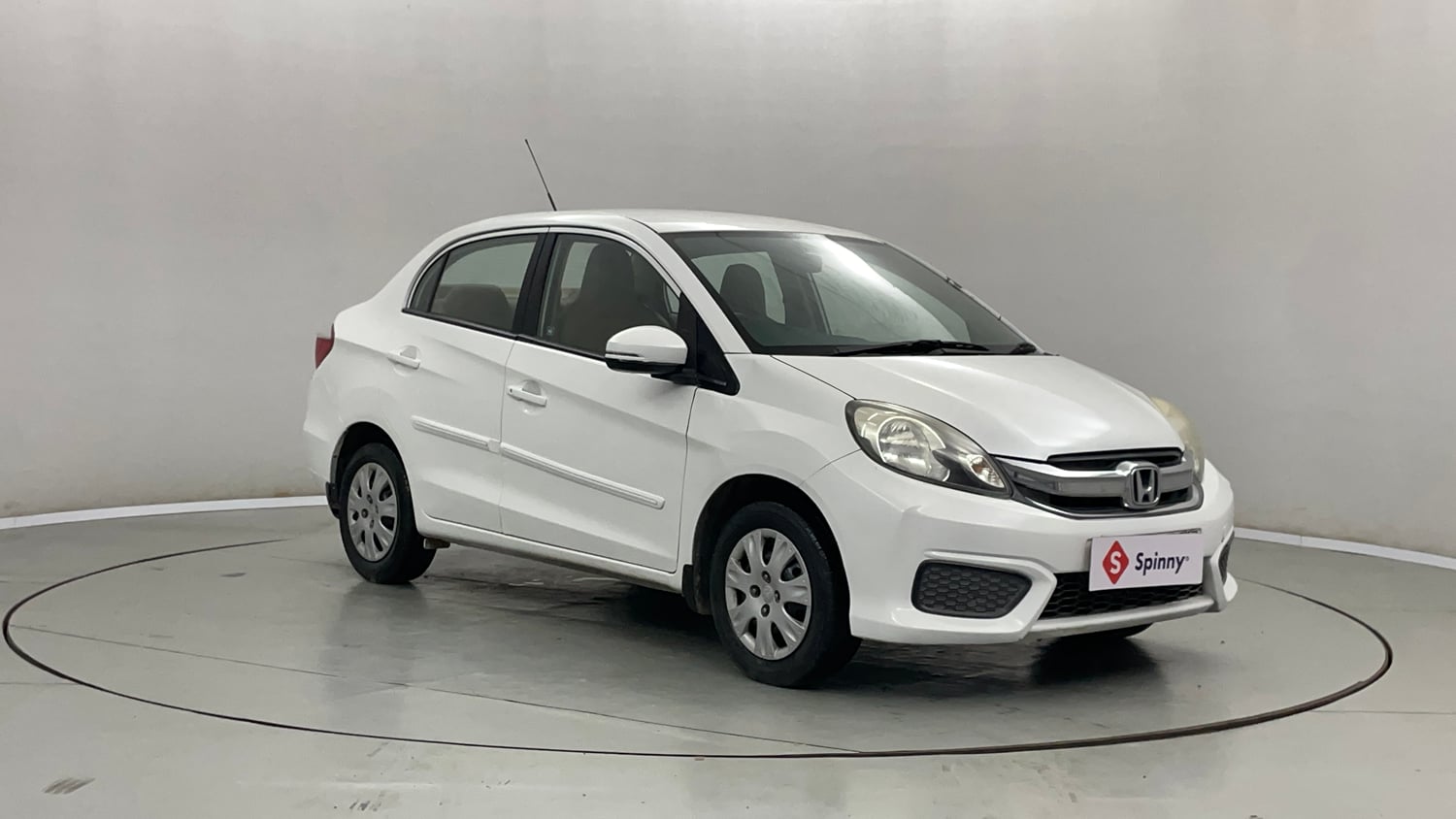 Used 2017 Honda Amaze 1.2 SX i-VTEC Petrol Manual exterior RIGHT FRONT CORNER VIEW