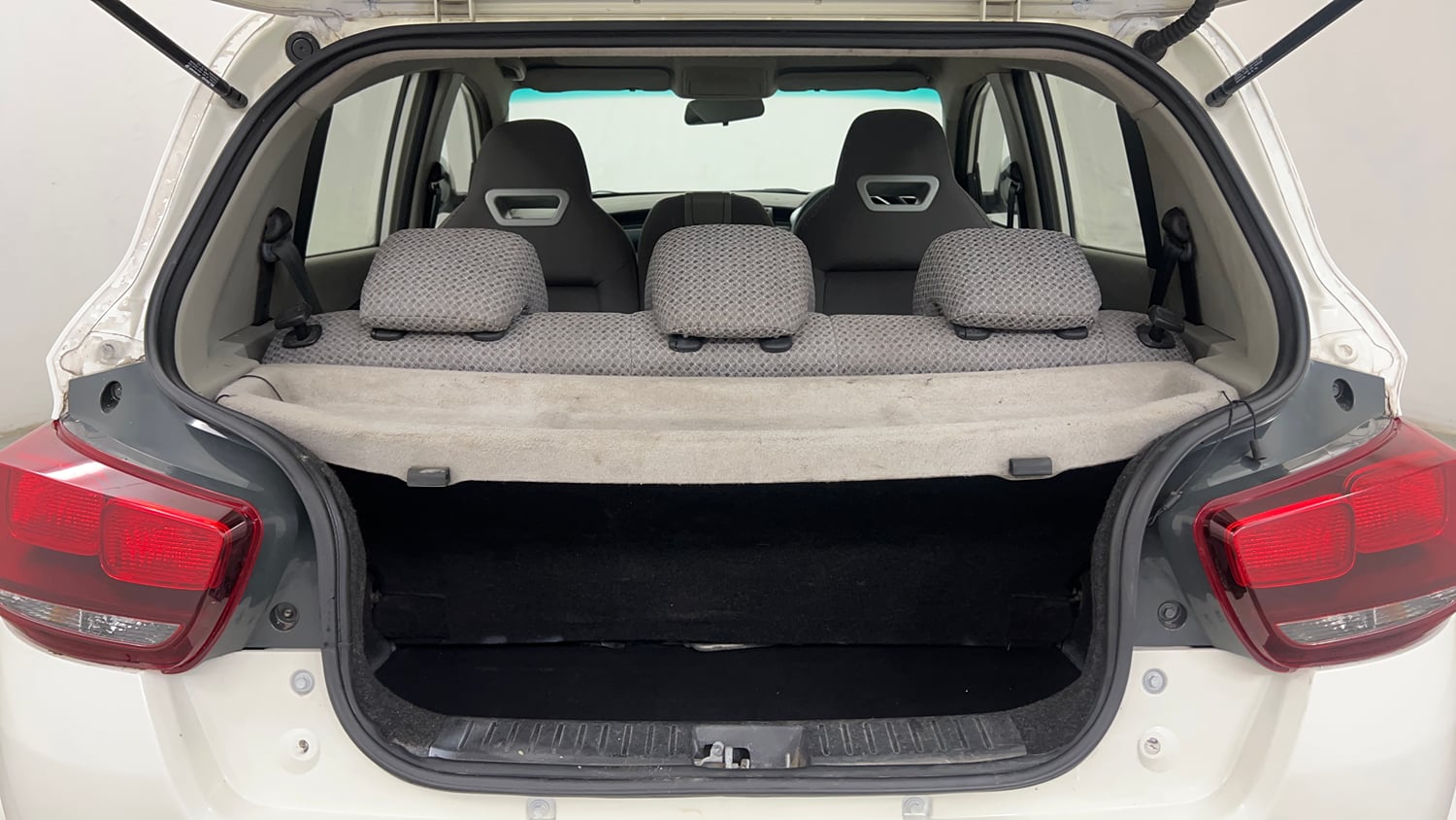 Used 2017 Mahindra KUV100 K6 D 6 STR Diesel Manual interior DICKY INSIDE VIEW