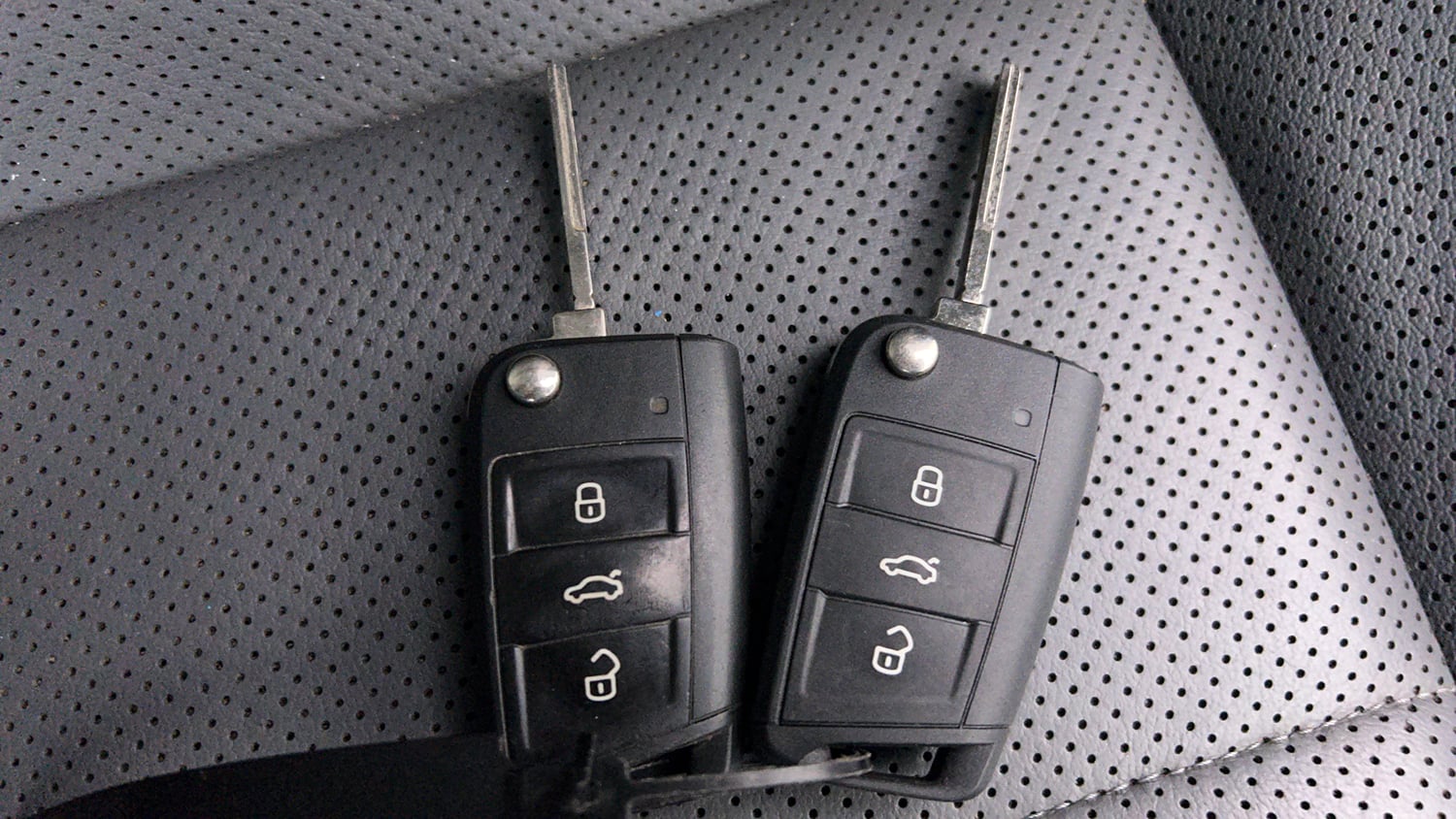 Used 2022 Skoda Kushaq Style 1.0L TSI AT Petrol Automatic extra CAR KEY VIEW