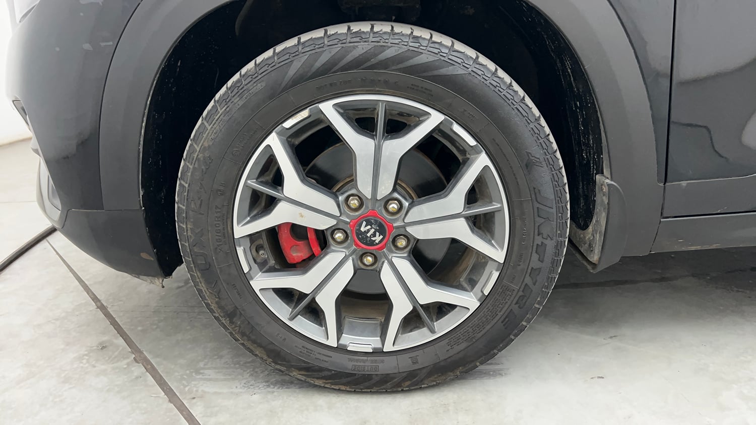 Used 2021 Kia Seltos GTX Plus 1.4 DCT Petrol Automatic tyres LEFT FRONT TYRE RIM VIEW