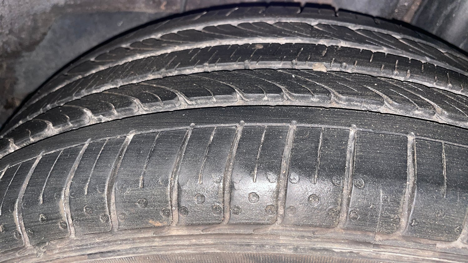 Used 2014 Hyundai Elite i20 Asta 1.2 Petrol Manual tyres LEFT REAR TYRE TREAD VIEW
