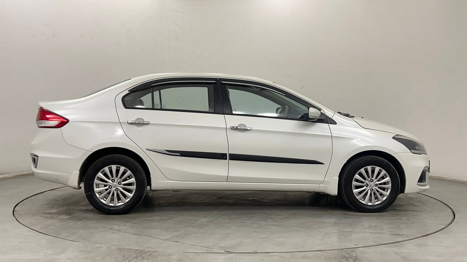 Used 2022 Maruti Suzuki Ciaz Zeta 1.5 Petrol Manual exterior RIGHT SIDE VIEW