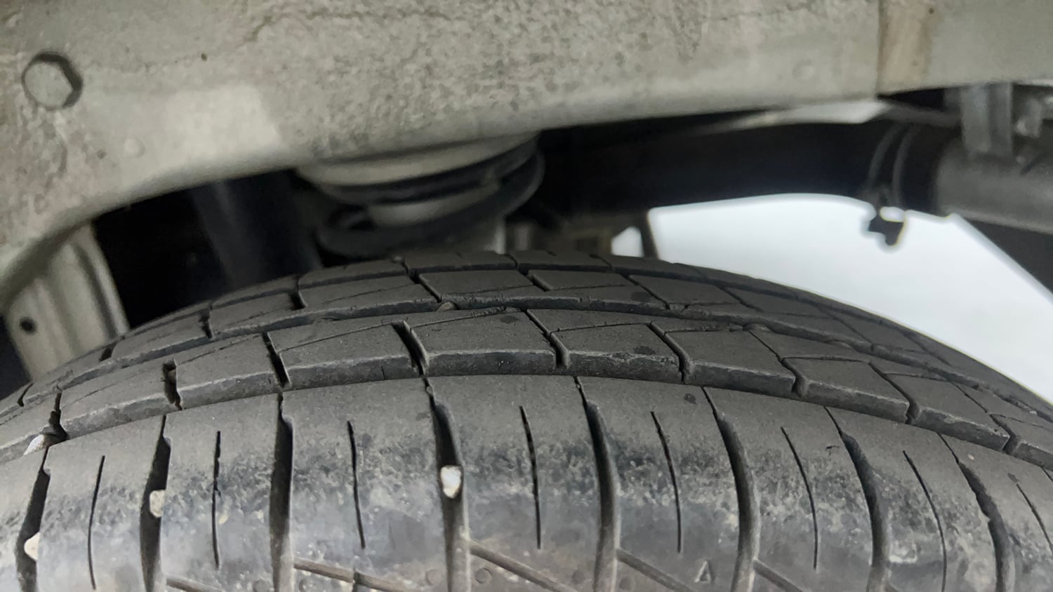 Used 2022 Maruti Suzuki Alto 800 VXi Petrol Manual tyres LEFT REAR TYRE TREAD VIEW
