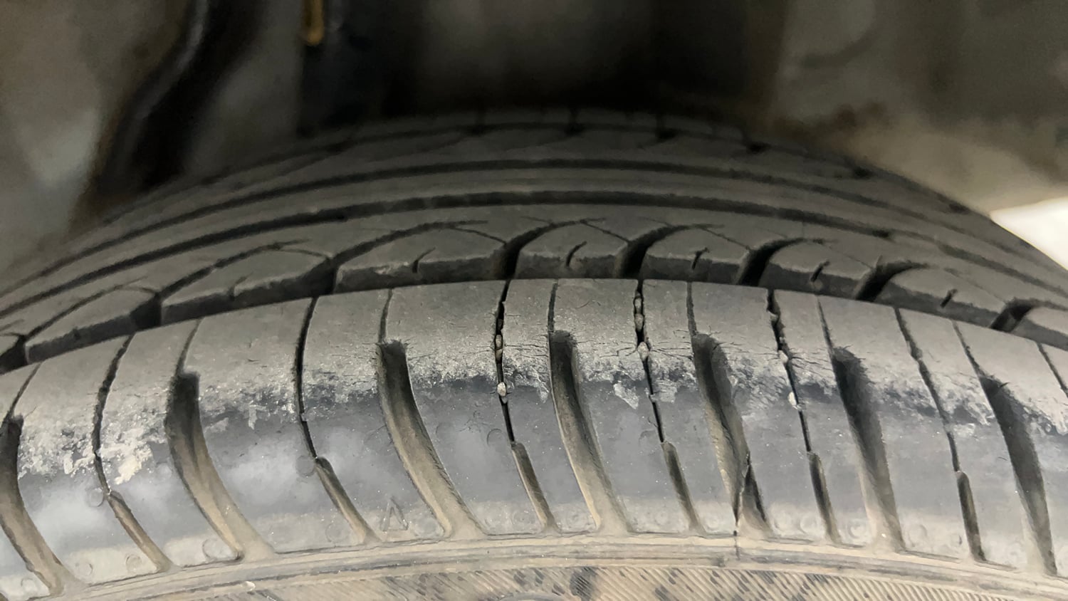 Used 2015 Honda Amaze 1.2 S i-VTEC Petrol Manual tyres LEFT REAR TYRE TREAD VIEW