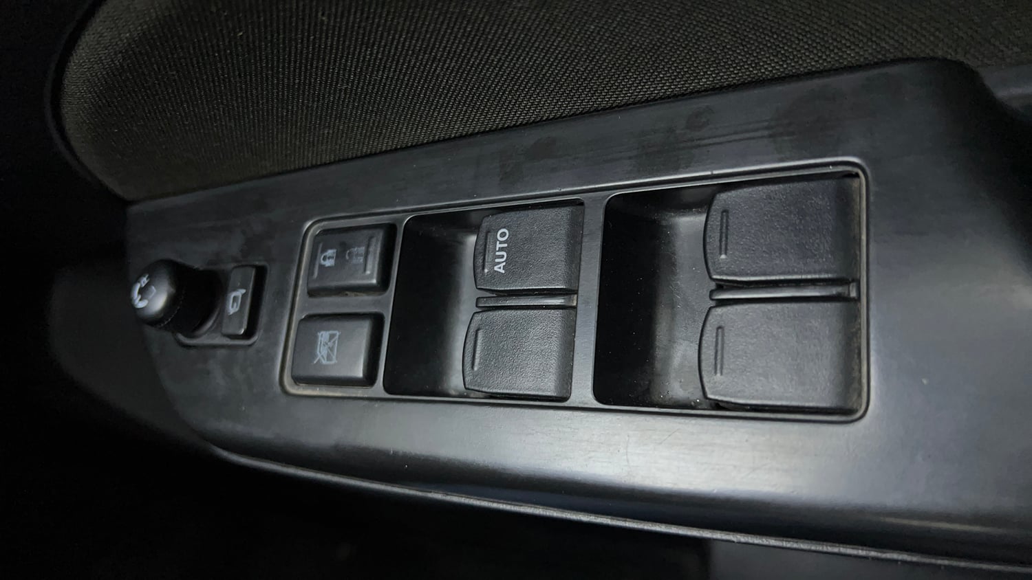 Used 2015 Maruti Suzuki Swift VXi Petrol Manual top_features Power windows