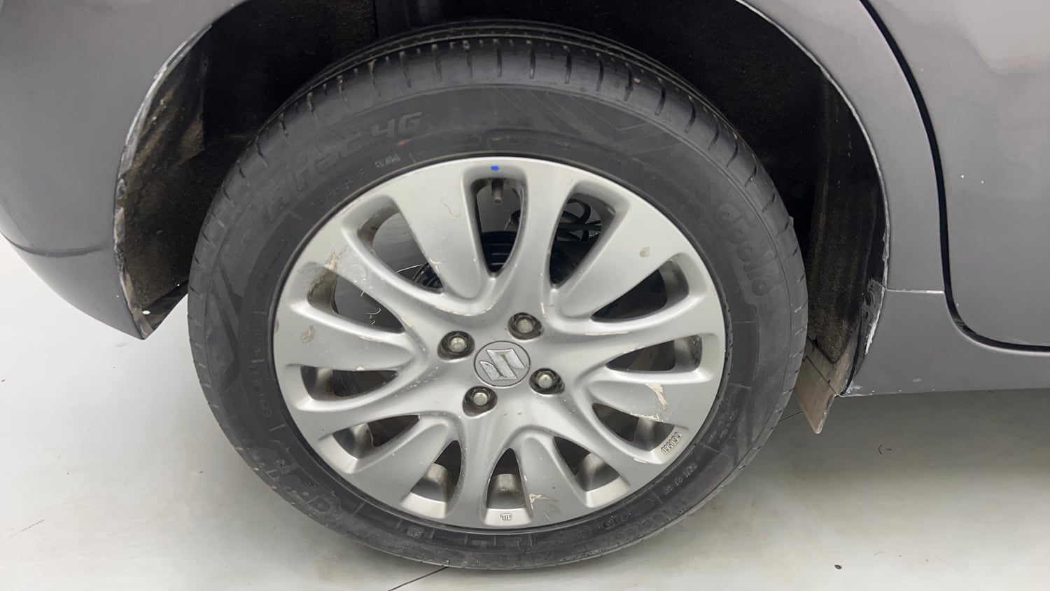 Used 2016 Maruti Suzuki Baleno Zeta 1.2 AT Petrol Automatic tyres RIGHT REAR TYRE RIM VIEW