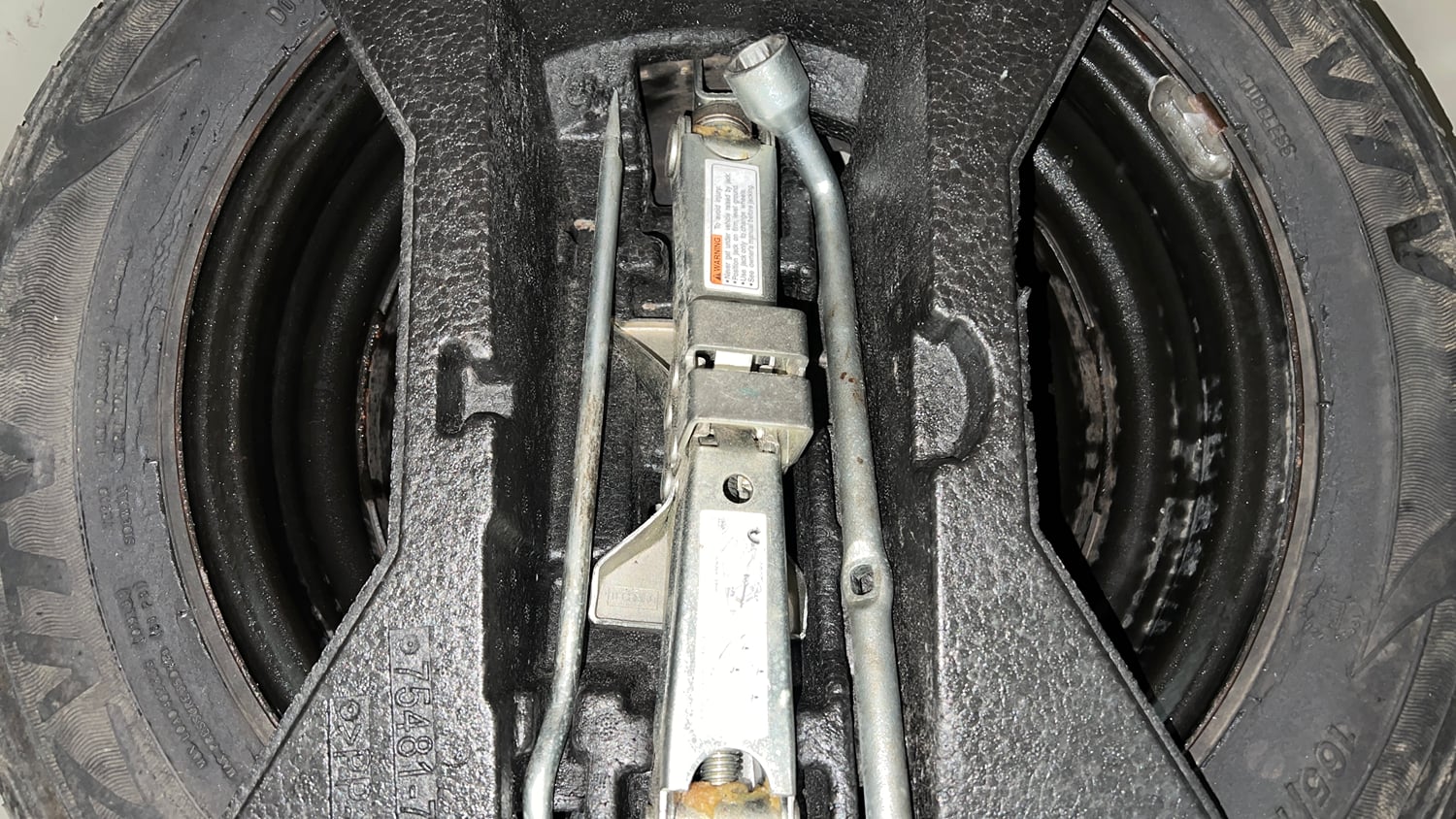 Used 2014 Maruti Suzuki Celerio VXi AMT Petrol Automatic tyres SPARE TYRE VIEW