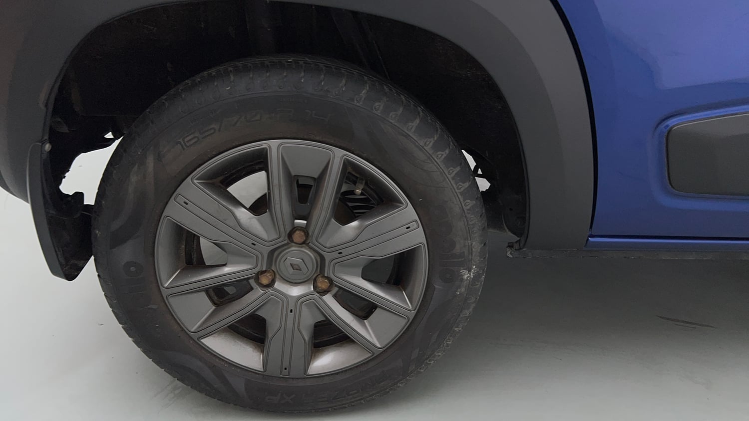 Used 2021 Renault Kwid CLIMBER 1.0 AMT Opt Petrol Automatic tyres RIGHT REAR TYRE RIM VIEW