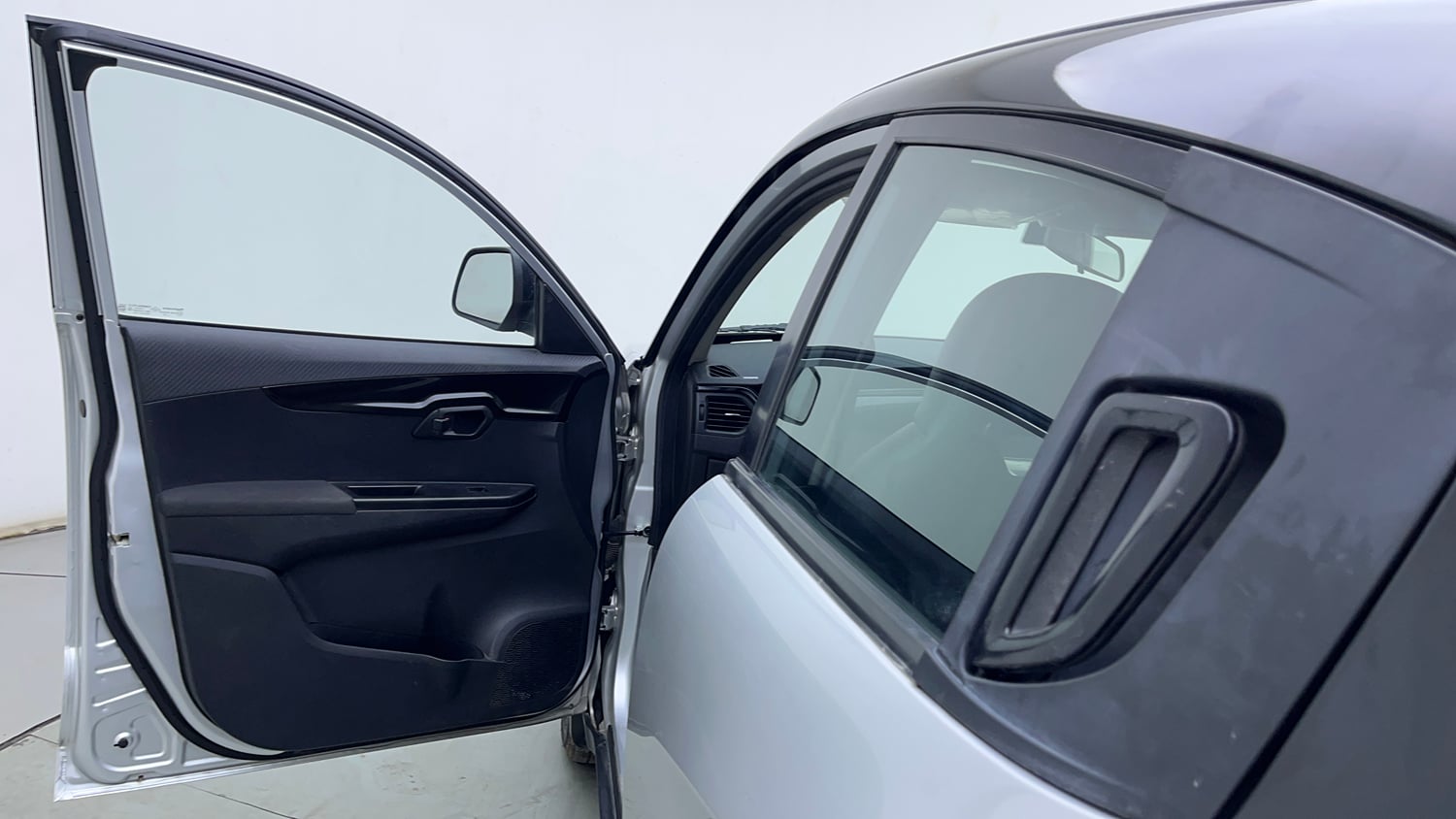 Used 2019 Mahindra KUV100 NXT K8 6 STR Dual Tone Petrol Manual interior LEFT FRONT DOOR OPEN VIEW