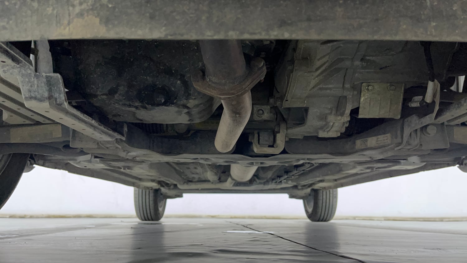 Used 2024 Tata Punch Creative Dual Tone AMT Petrol Automatic extra FRONT LEFT UNDERBODY VIEW