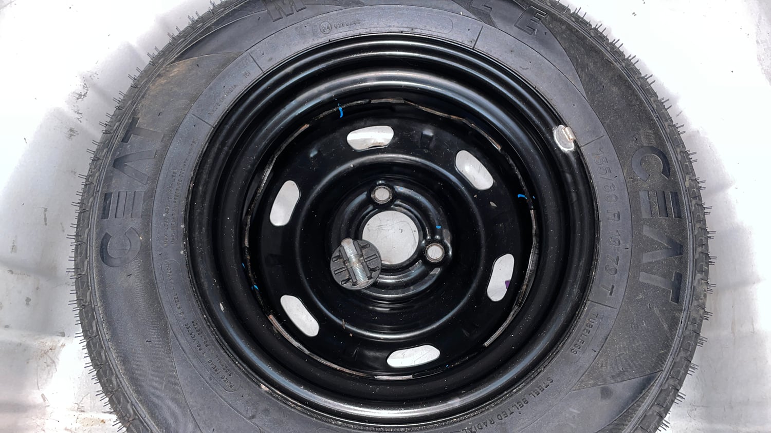 Used 2016 Datsun Redi-GO T (O) Petrol Manual tyres SPARE TYRE VIEW