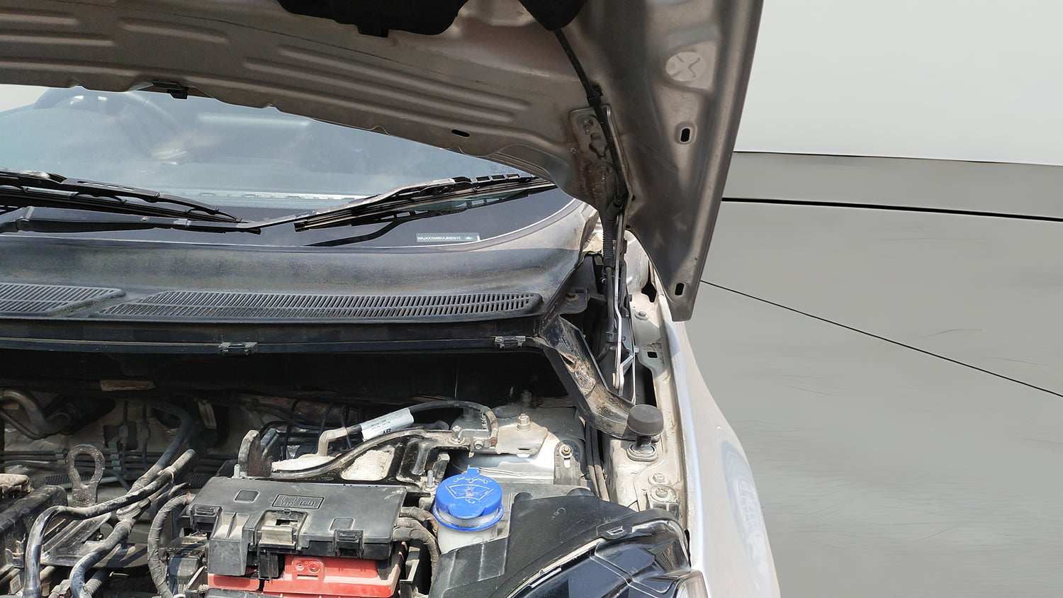 Used 2018 Ford EcoSport Titanium 1.5L Ti-VCT Petrol Manual engine ENGINE LEFT SIDE HINGE & APRON VIEW