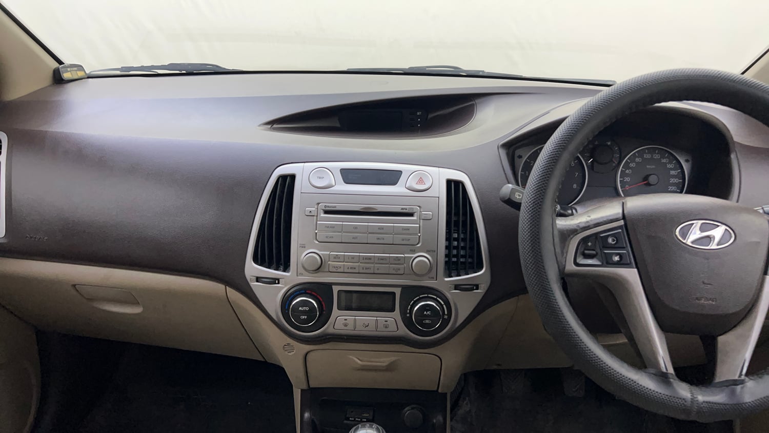 Used 2012 Hyundai i20 Asta 1.2 Petrol Manual interior MUSIC SYSTEM & AC CONTROL VIEW