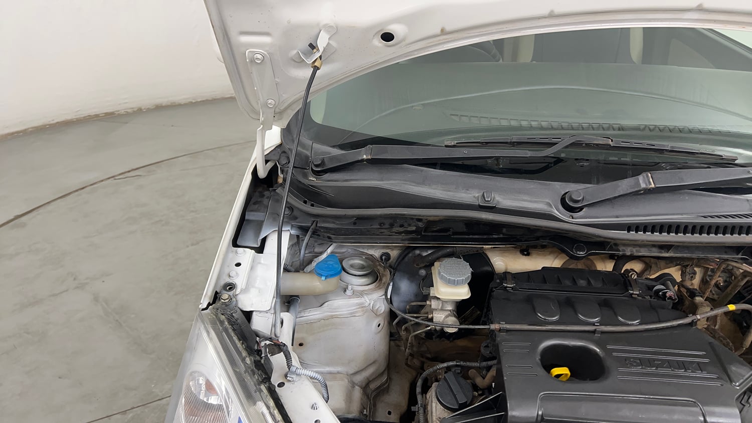 Used 2014 Maruti Suzuki Wagon R VXI Petrol Manual engine ENGINE RIGHT SIDE HINGE & APRON VIEW