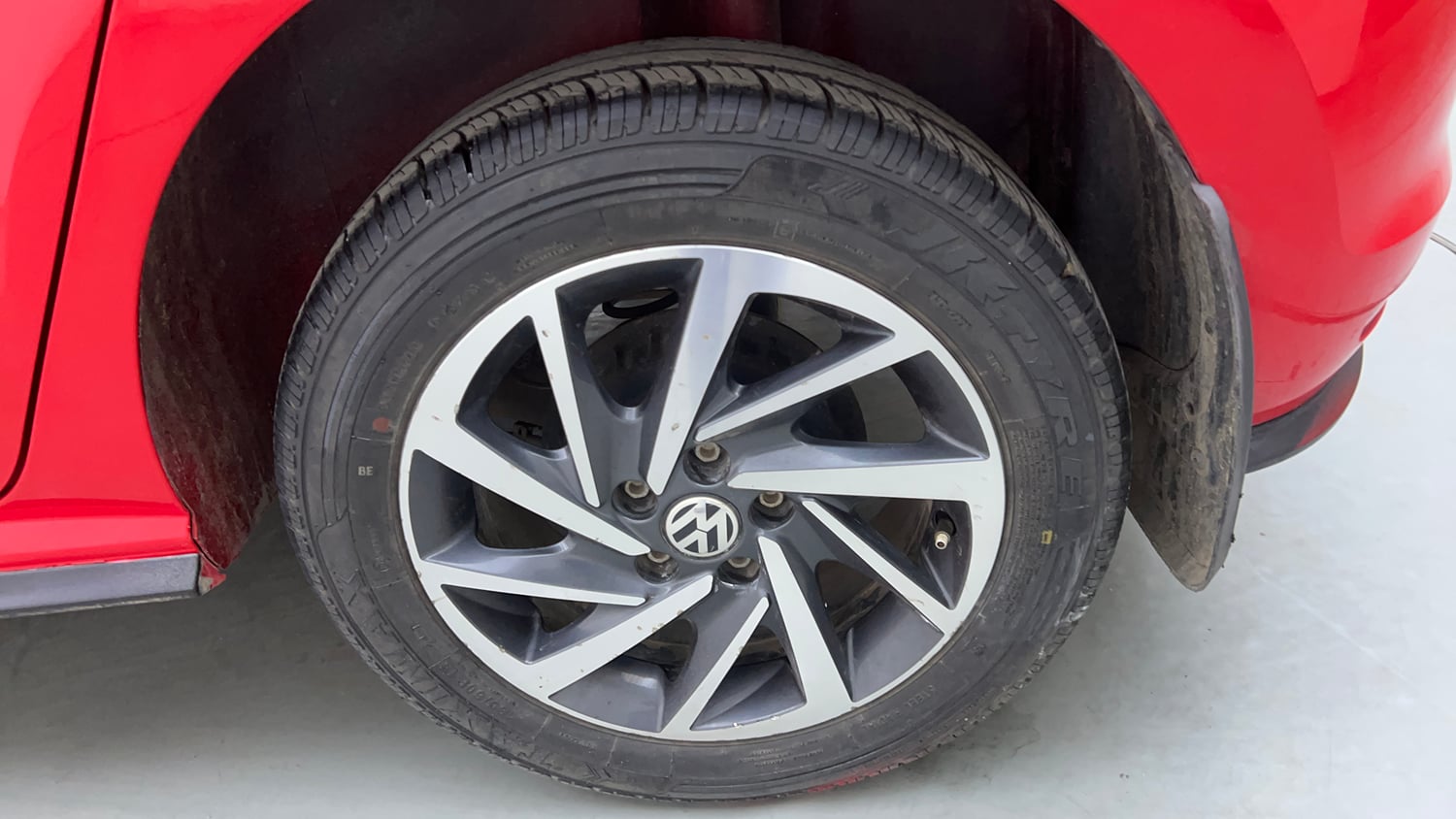Used 2021 Volkswagen Polo Comfortline 1.0L MPI Petrol Manual tyres LEFT REAR TYRE RIM VIEW