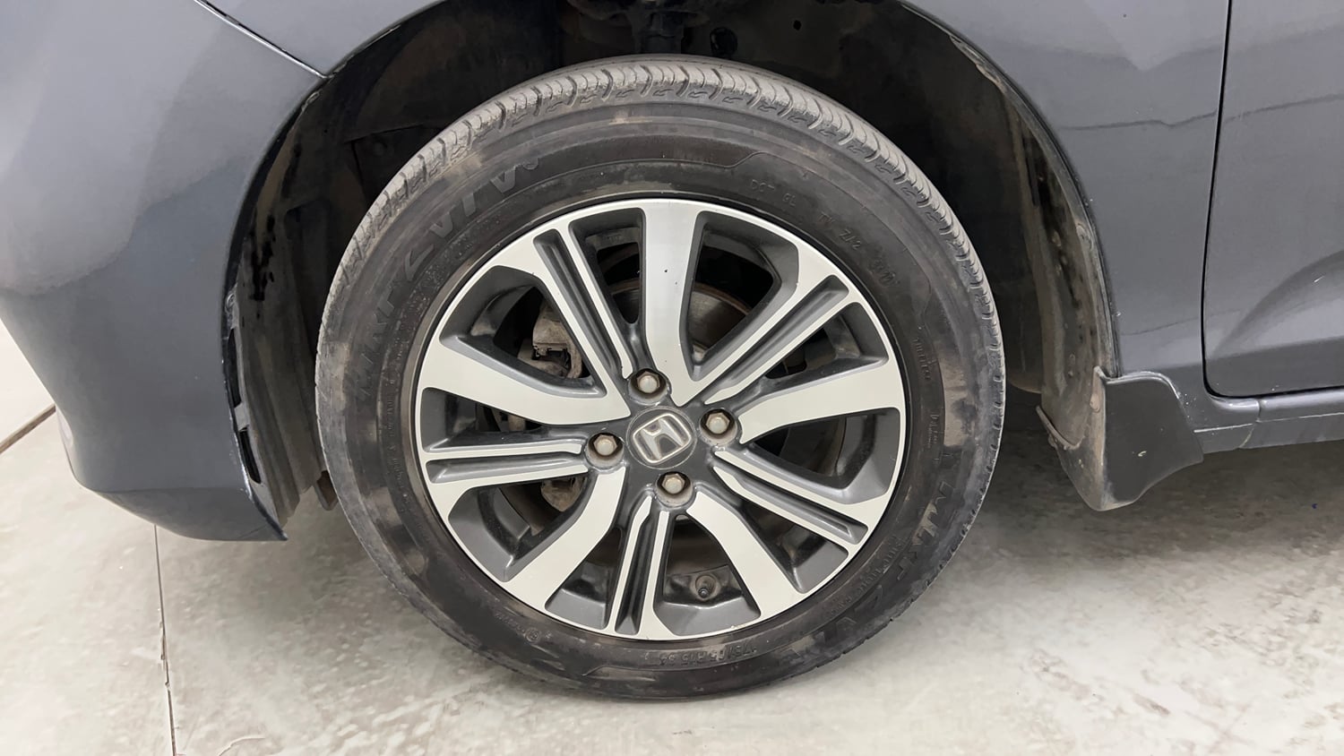 Used 2022 Honda Amaze VX CVT 1.2 Petrol Petrol Automatic tyres LEFT FRONT TYRE RIM VIEW