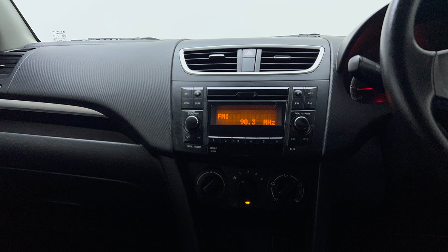 Used 2015 Maruti Suzuki Swift VXi Petrol Manual interior MUSIC SYSTEM & AC CONTROL VIEW