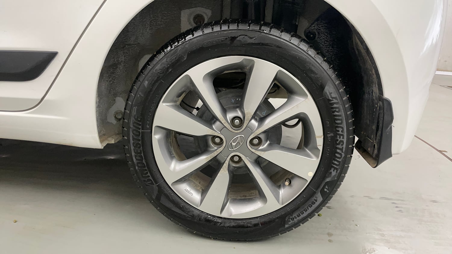 Used 2017 Hyundai Elite i20 Asta 1.2 (O) Petrol Manual tyres LEFT REAR TYRE RIM VIEW