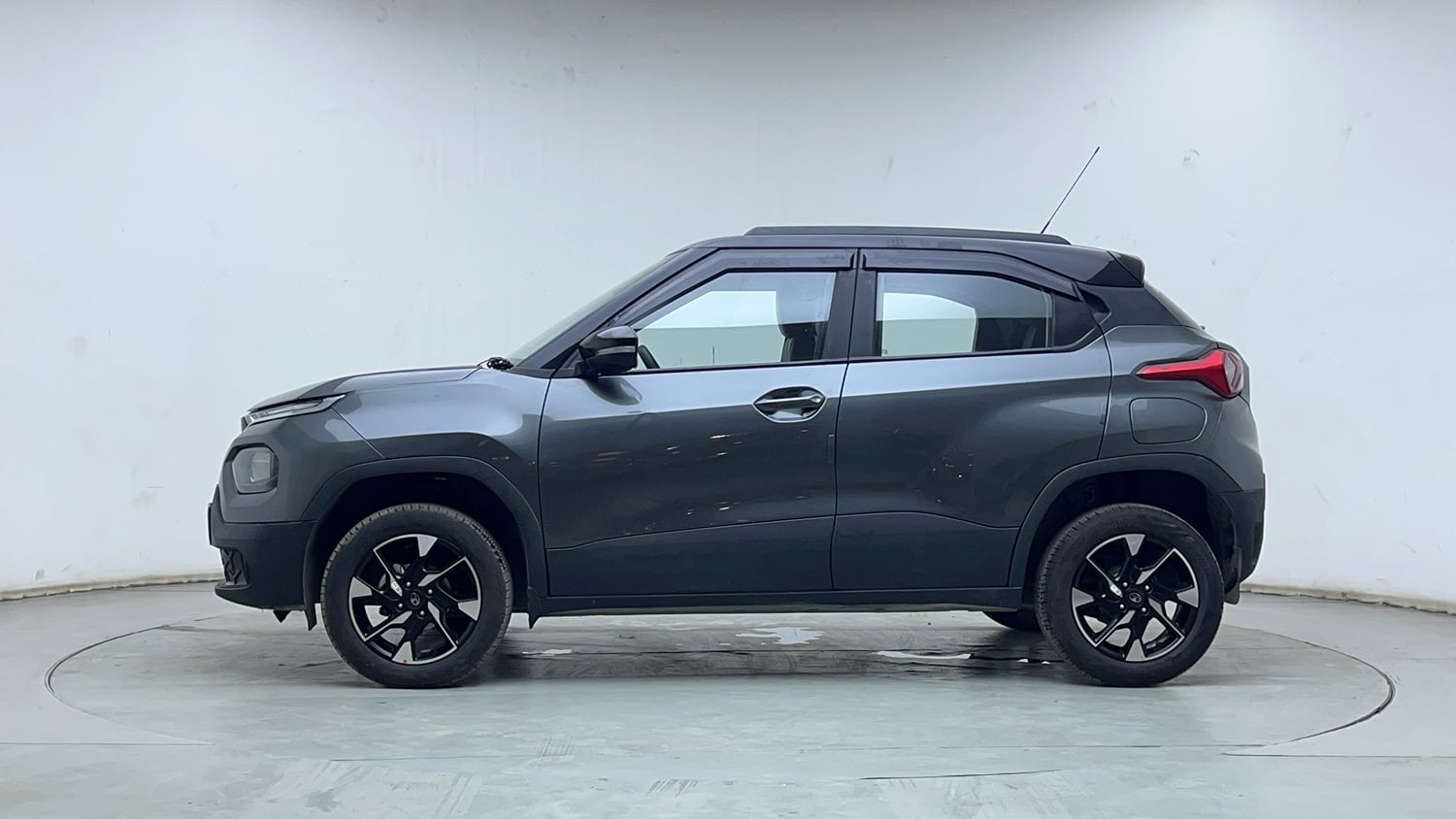 Used 2024 Tata Punch Creative Dual Tone AMT Petrol Automatic exterior LEFT SIDE VIEW