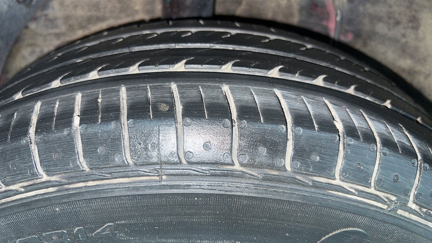 Used 2016 Hyundai Elite i20 Sportz 1.2 Petrol Manual tyres RIGHT REAR TYRE TREAD VIEW