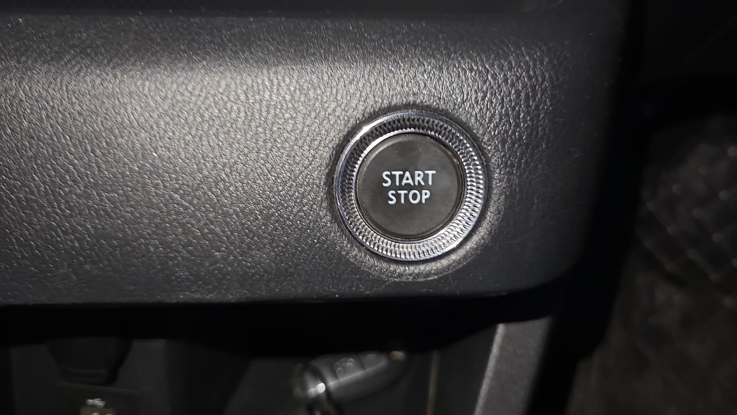 Used 2022 Nissan Magnite XV Premium Turbo CVT Petrol Automatic top_features Keyless start