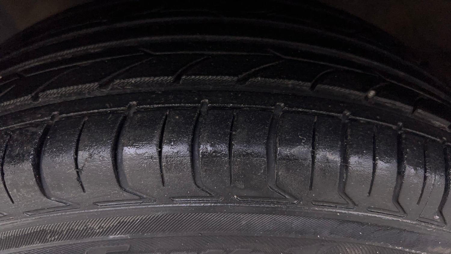 Used 2012 Hyundai i20 Asta 1.2 Petrol Manual tyres LEFT FRONT TYRE TREAD VIEW