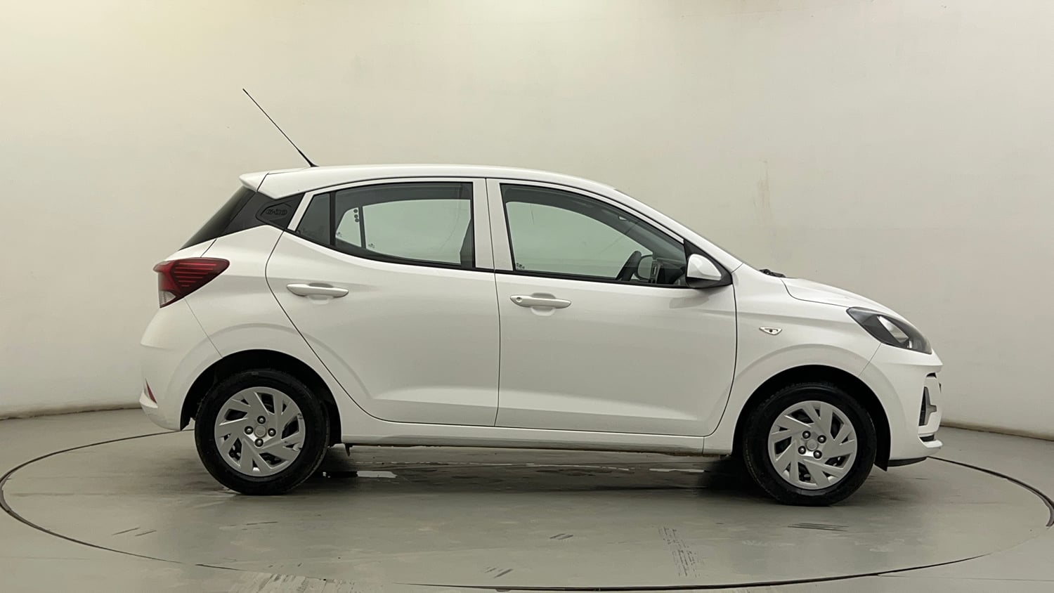 Used 2025 Hyundai Grand i10 Nios Magna 1.2 Kappa Petrol Manual exterior RIGHT SIDE VIEW