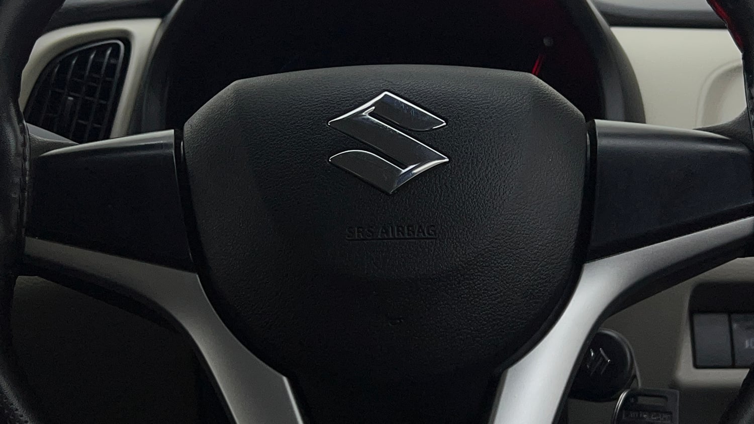 Used 2022 Maruti Suzuki Wagon R VXI 1.0 Petrol Manual top_features Integrated (in-dash) music system