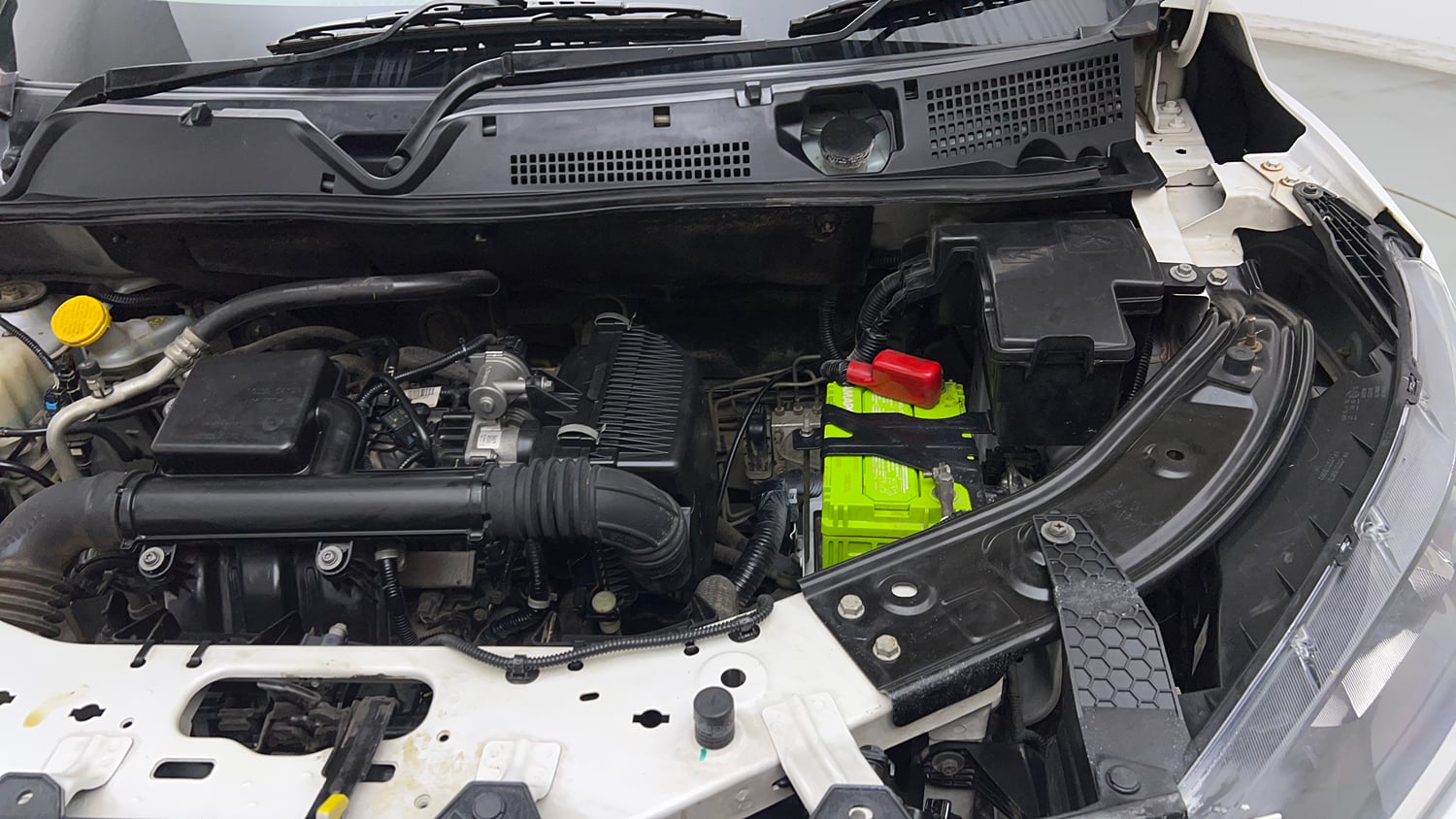 Used 2022 Nissan Magnite XE Petrol Manual engine ENGINE LEFT SIDE VIEW