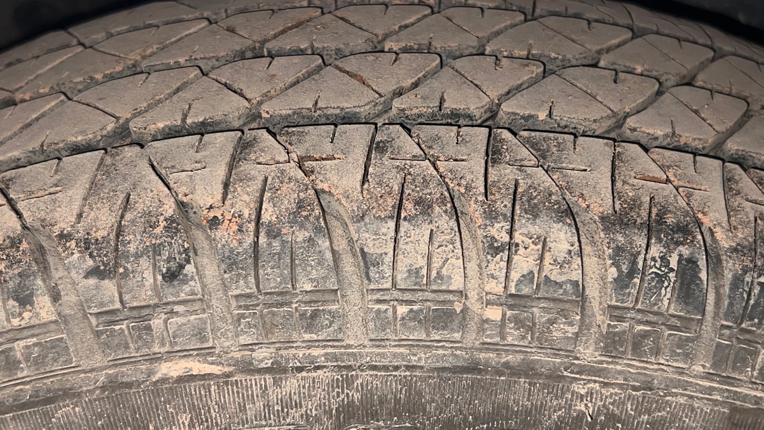 Used 2014 Maruti Suzuki Swift Dzire VXI Petrol Manual tyres RIGHT REAR TYRE TREAD VIEW