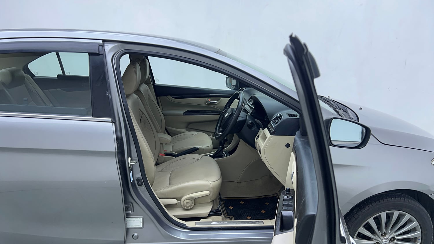 Used 2018 Maruti Suzuki Ciaz Alpha 1.4 AT Petrol Automatic interior RIGHT SIDE FRONT DOOR CABIN VIEW