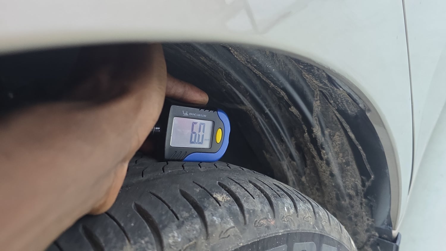 Used 2025 Tata Altroz Creative S Petrol 6DCT Petrol Automatic tyres LEFT FRONT TYRE TREAD VIEW