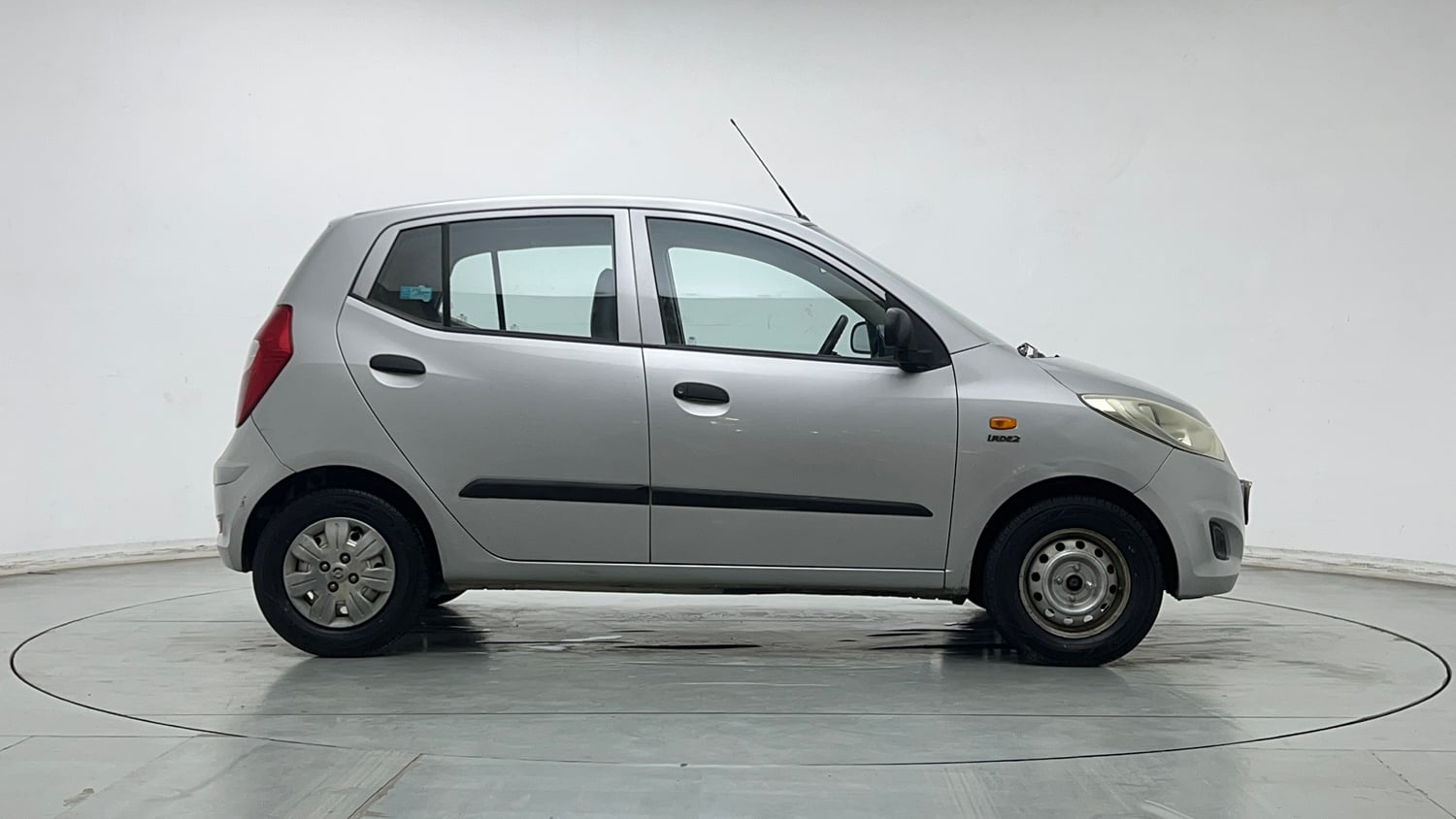 Used 2015 Hyundai i10 Magna 1.1 iRDE2 Petrol Manual exterior RIGHT SIDE VIEW