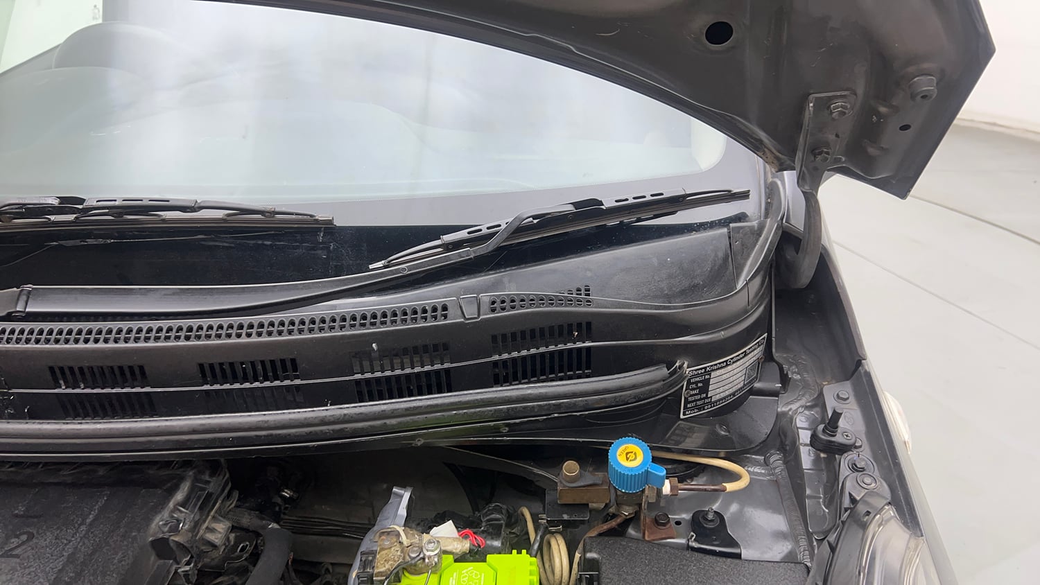 Used 2018 Hyundai Xcent E+ CNG (Outside Fitted) Cng Manual engine ENGINE LEFT SIDE HINGE & APRON VIEW