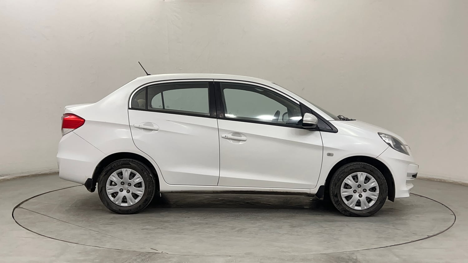 Used 2015 Honda Amaze 1.2 S i-VTEC Petrol Manual exterior RIGHT SIDE VIEW