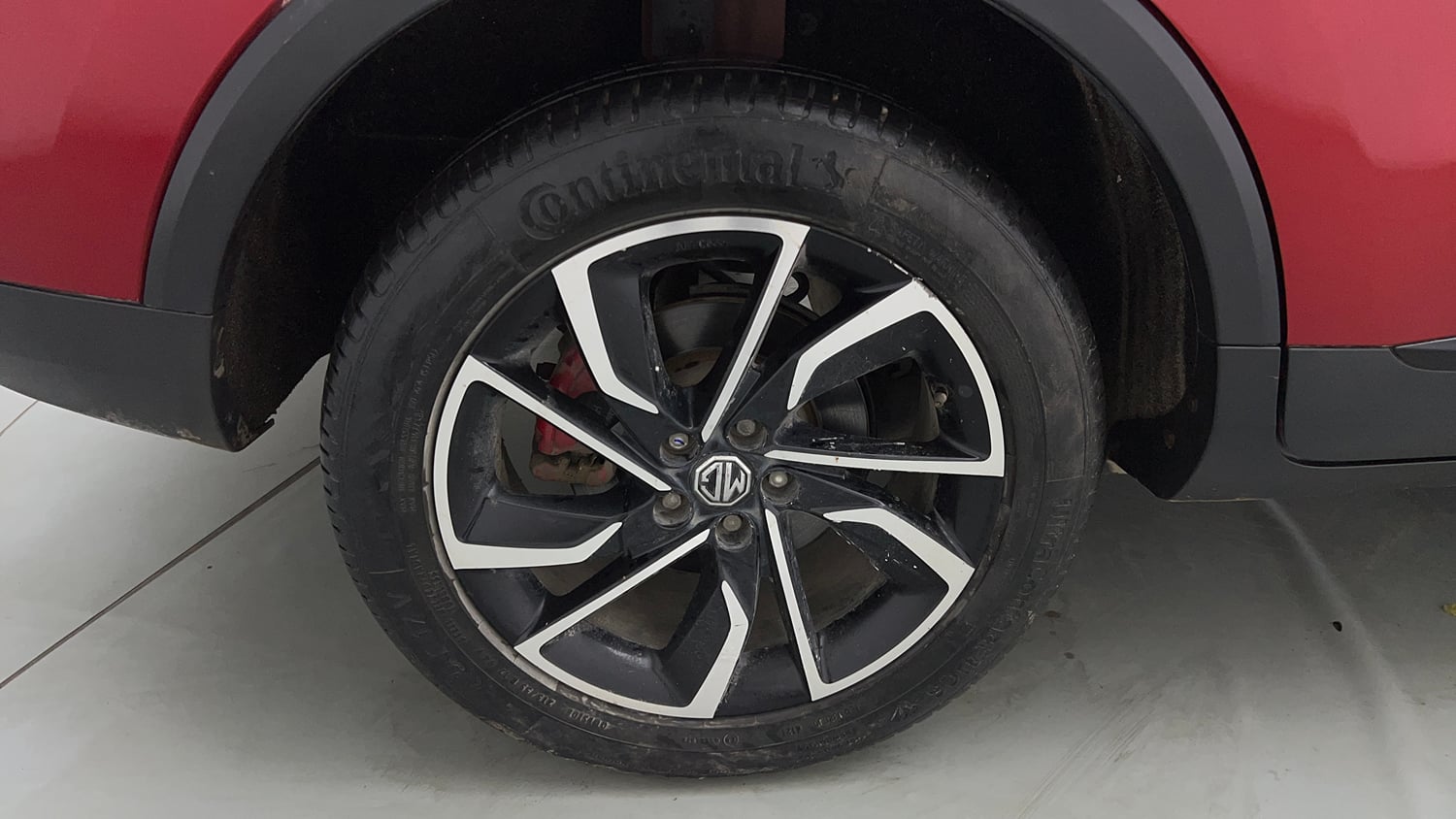 Used 2022 MG Motors Astor Savvy 1.3 Turbo AT S Red Petrol Automatic tyres RIGHT REAR TYRE RIM VIEW
