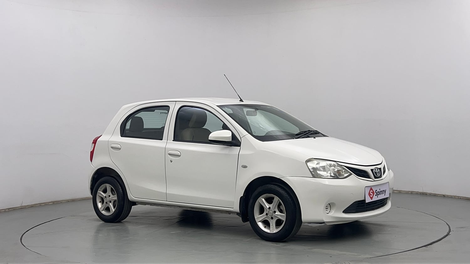 Used 2015 Toyota Etios Liva G Petrol Manual exterior RIGHT FRONT CORNER VIEW
