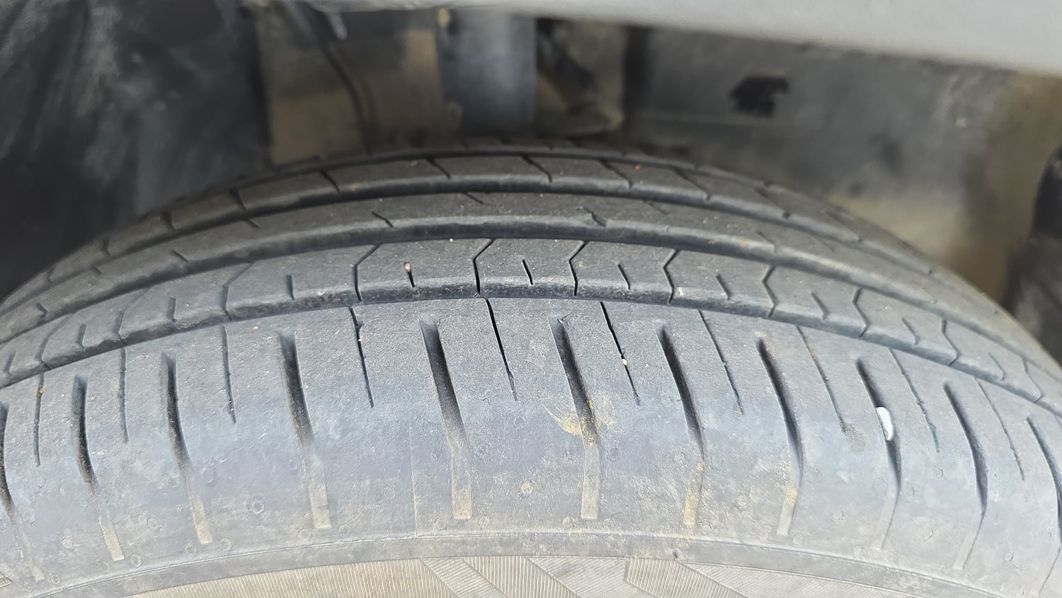 Used 2023 Tata Punch Accomplished MT Petrol Manual tyres RIGHT FRONT TYRE TREAD VIEW