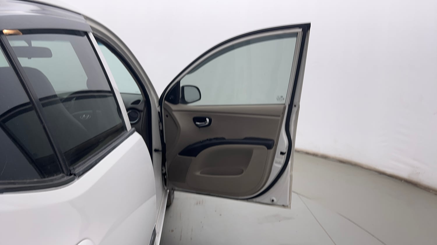 Used 2014 Hyundai i10 Sportz 1.1 iRDE2 Petrol Manual interior RIGHT FRONT DOOR OPEN VIEW