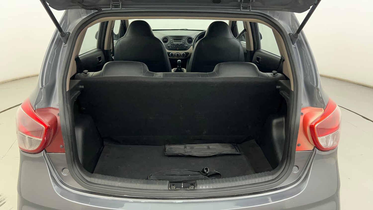 Used 2019 Hyundai Grand i10 Magna 1.2 Kappa VTVT Petrol Manual interior DICKY INSIDE VIEW