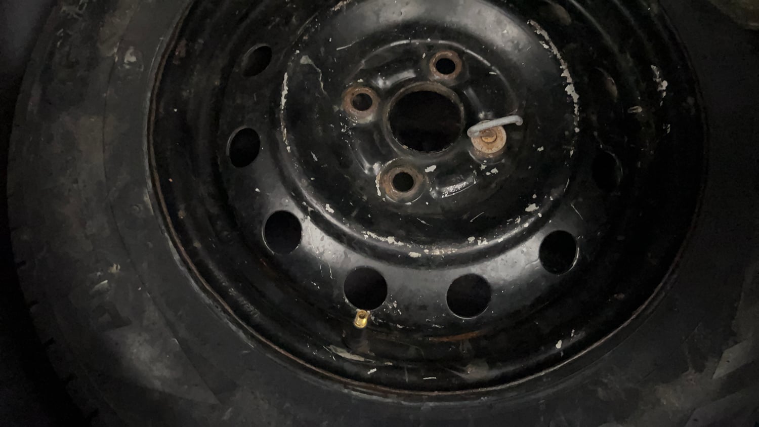 Used 2015 Maruti Suzuki Swift VXi Petrol Manual tyres SPARE TYRE VIEW