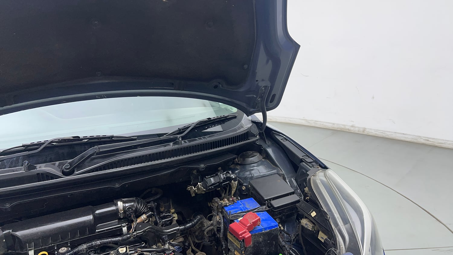 Used 2019 Maruti Suzuki Baleno Zeta 1.2 Petrol Manual engine ENGINE LEFT SIDE HINGE & APRON VIEW